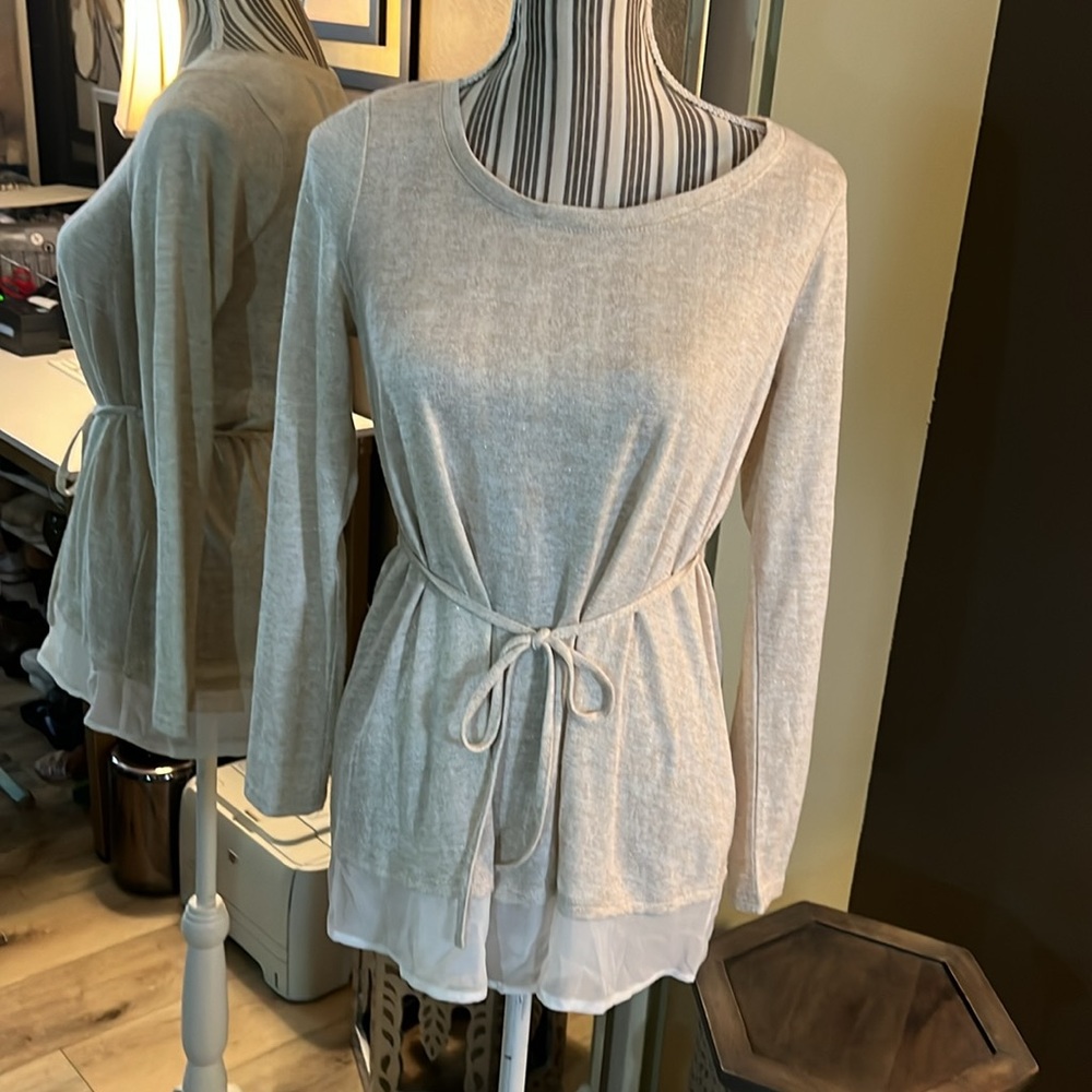 Lilly McKay, cream tunic, with toe option at waist, small - Picture 2 of 6